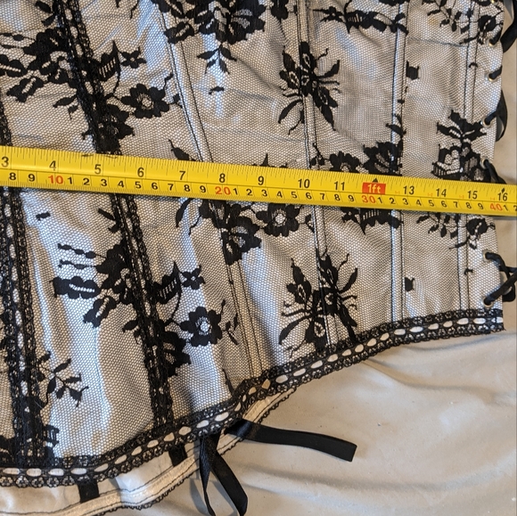 Silver/Black Corset - Picture 3 of 3